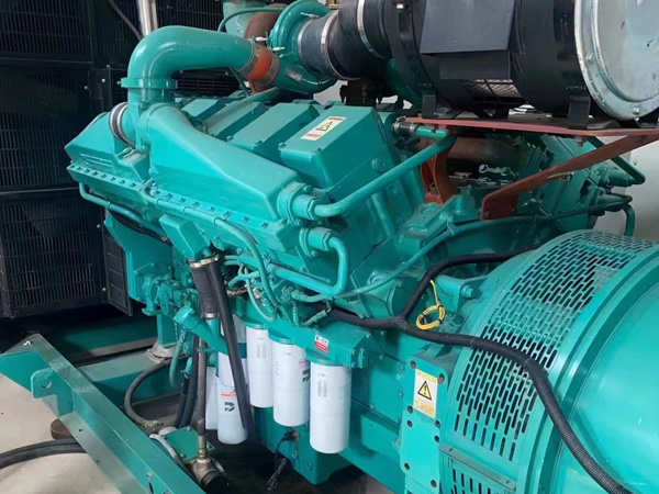 东乌珠穆沁更换100kW柴油发电机组机油时，需要注意哪些事项？
